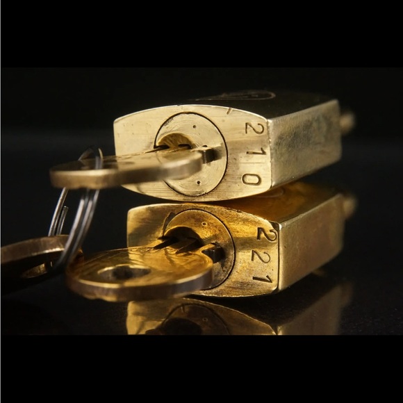 *FIRM* Authentic Louis Vuitton Vintage Lock and Key Set - Picture 7 of 13